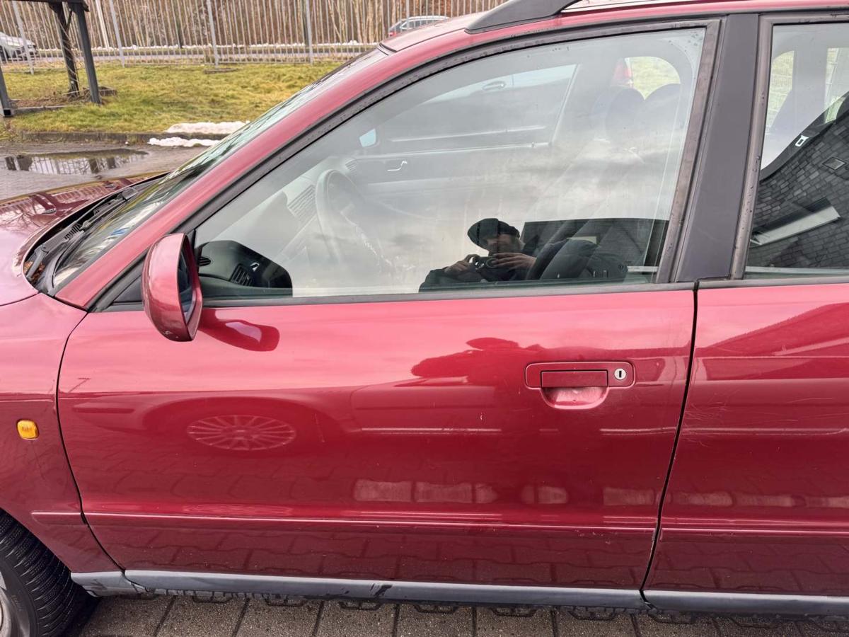 Audi A4 B5 original T&uuml;r vorn links LZ3L Hibiscusrot Rohbau Bj.1998